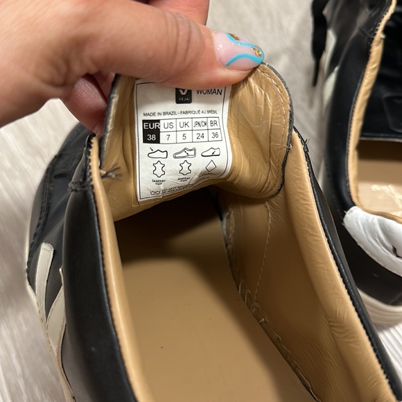 BLACK LEATHER VEJA SNEAKERS, SIZE 38 - Picture 5 of 8